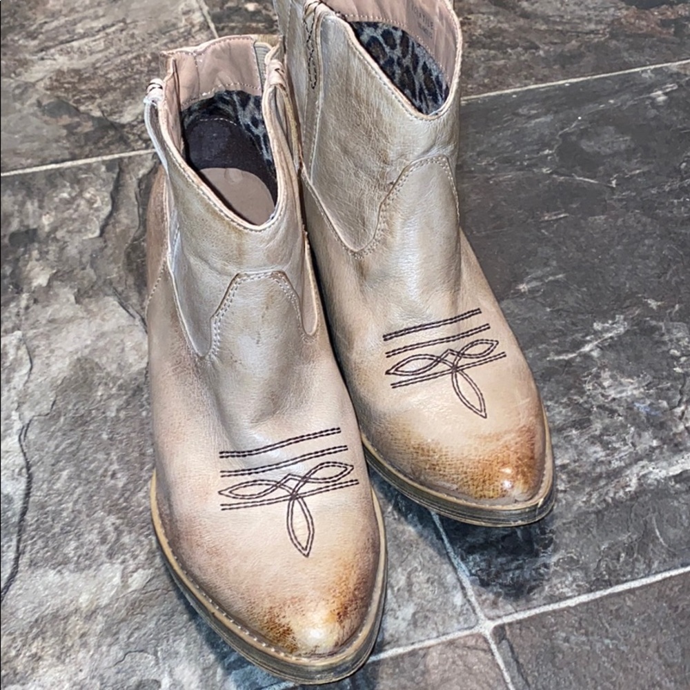 Very Volatile boots - Picture 2 of 10